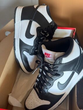 Nike Black and White Men’s High-Top Sneakers